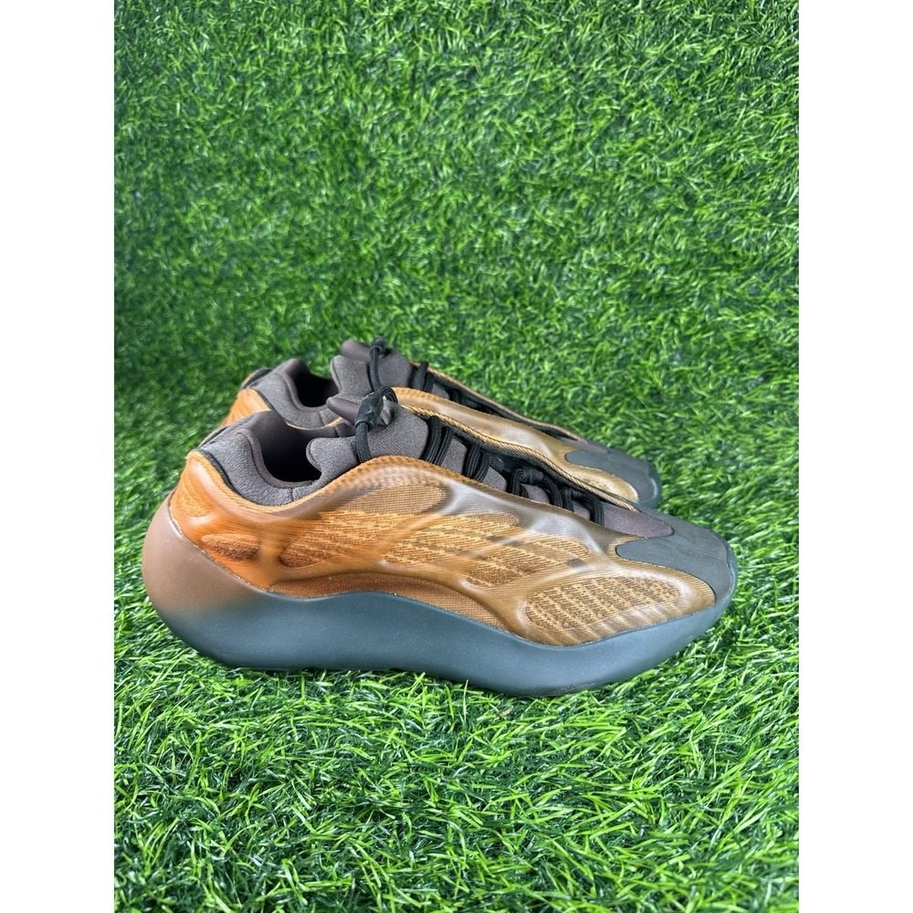 Adidas Yeezy 700 V3 Copper Fade Glow Brown/Black Men’s Size 10 GY4109 w/ Box